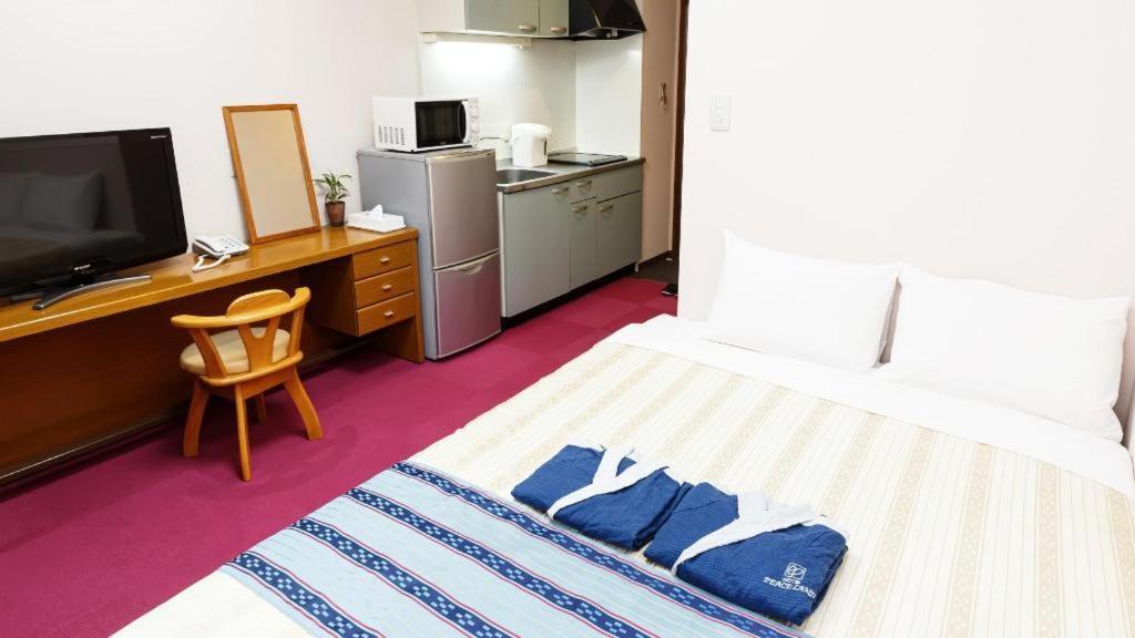 Hotel Peace Land Kume Naha Bagian luar foto
